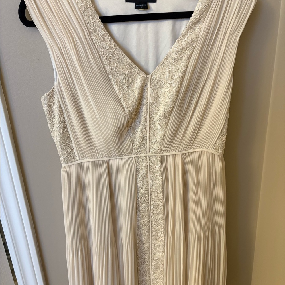 MARCIANO | Elegant Cream Lace Pleated Sleeveless Dress